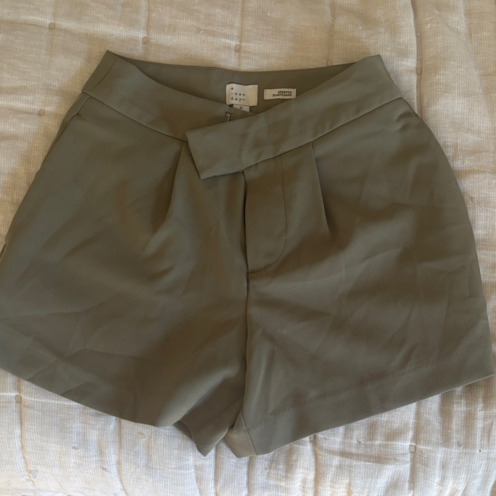 A New Day High-Waisted olive Shorts | Size 0 | NWOT | Stretch Waist
